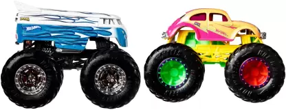 HOT WHEELS Monster Trucks Demolition Doubles 1:64 Scale,2 Monster Trucks (Multicolor)